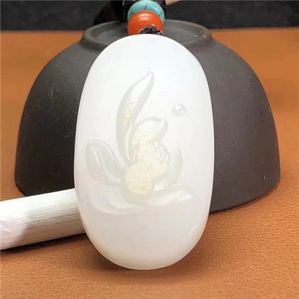 一级白和田玉籽料 15G花开富贵