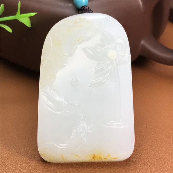 新疆和田玉籽料作品 连年有余