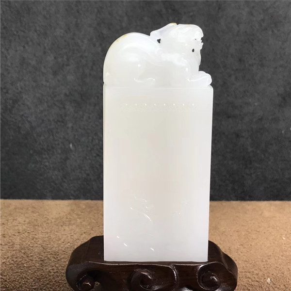 “中原玉博杯”金奖作品瑞兽纳福