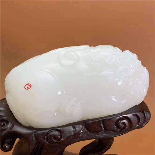 收藏级脂白新疆和田玉籽料招财貔貅307.3g