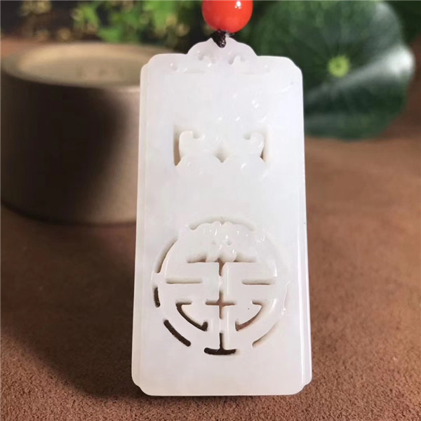 府上有龙带天然青花