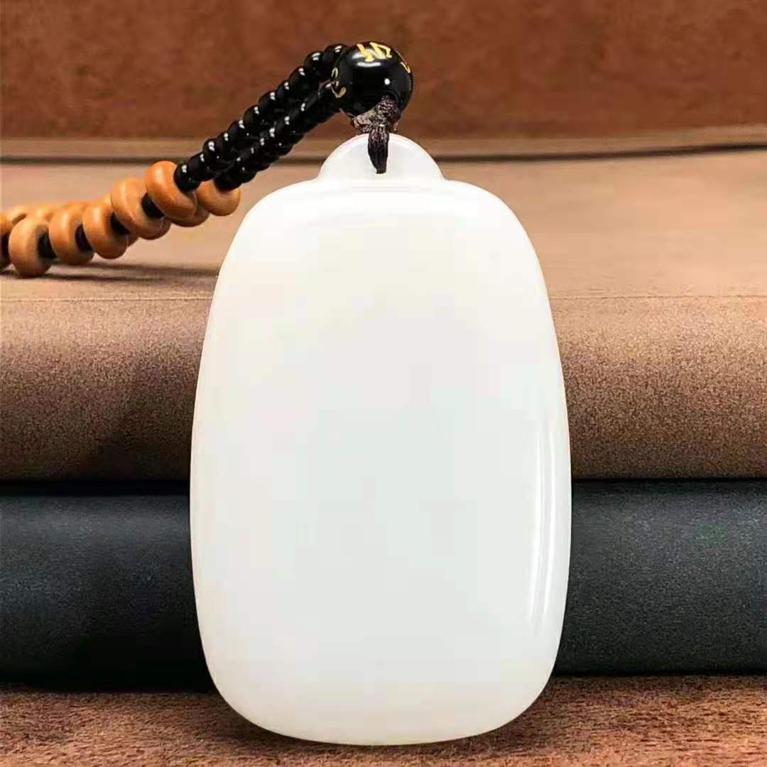 羊脂籽料年糕无事牌4800脂白和田玉籽料作品