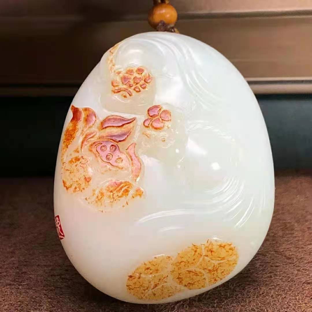 绝美羊脂红皮籽料精品4800脂白和田玉籽料作品