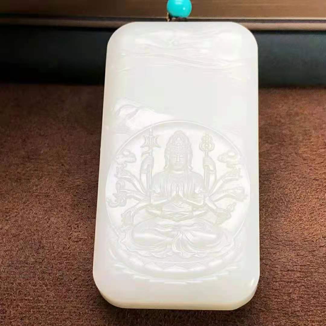 霸气观音牌6800脂白和田玉籽料作品